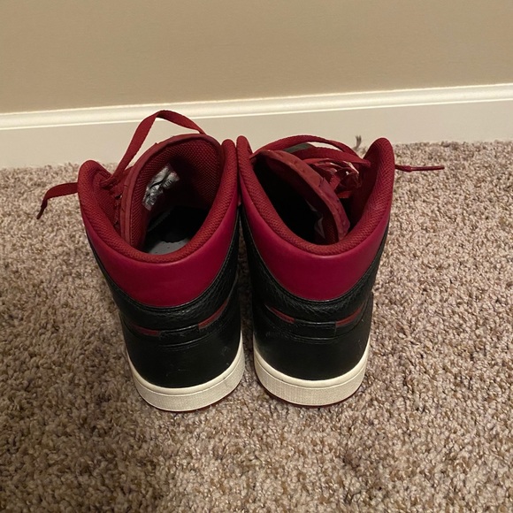 Nike Jordan 1 - Picture 2 of 3
